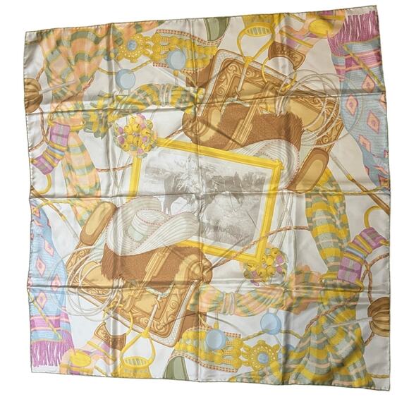 Gucci Square Silk Scarf with Logo floral & equestrian Designs Vintage 90 CM - Picture 3 of 10